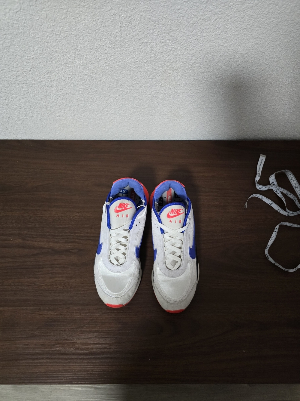 Nike Air Retro White Blue Orange Runner Sneakers